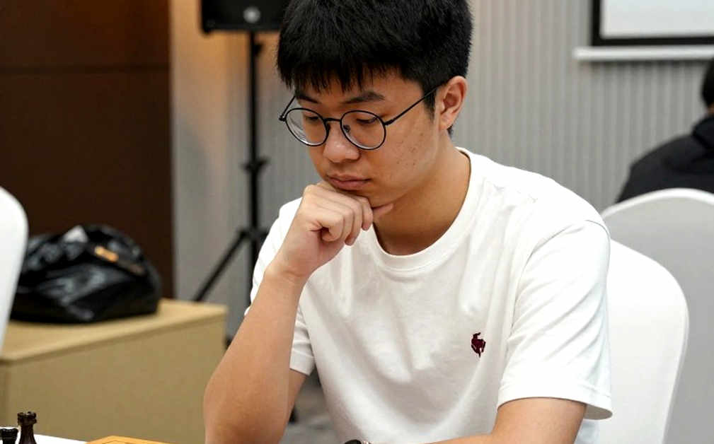 FIDE अध्यक्ष का नाम गलत, बॉडी में फ्रिट्ज़ 20 का विज्ञापन: एक हेडलाइन-बॉडी डिस्कनेक्ट का फाइल ऑडिट